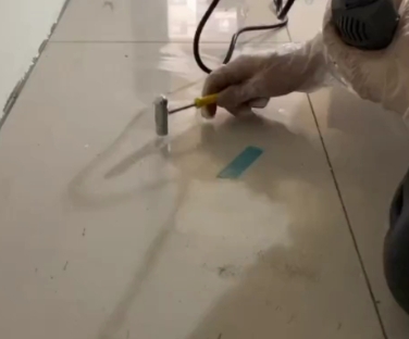 赤峰市瓷砖开裂维修公司专业分享瓷砖在铺贴前如果没有沥干水分，将会导致以下问题